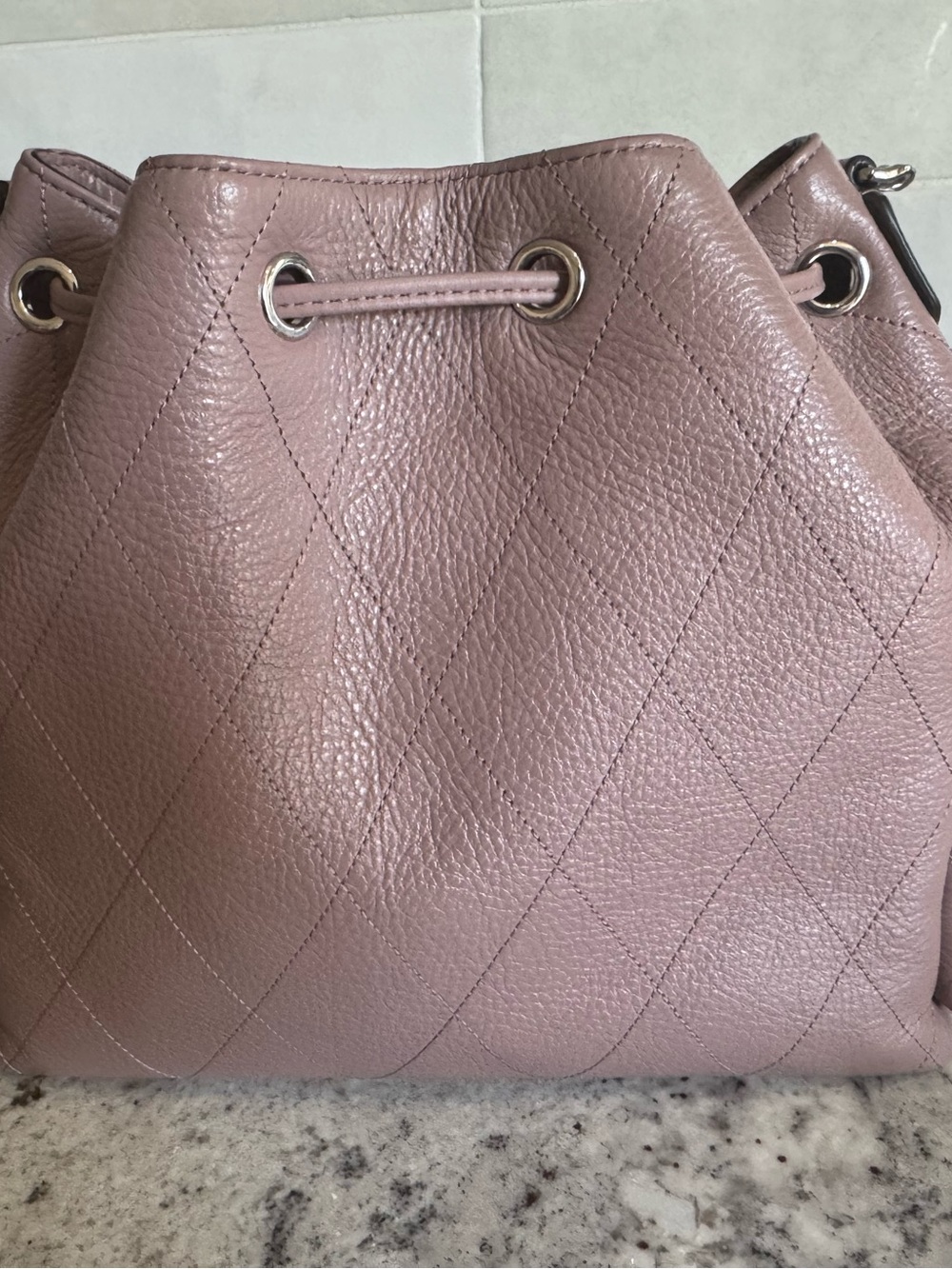 RARE Authentic Tory Burch Small Mauve Charlie Quilted Drawstring Bag - Picture 3 of 7